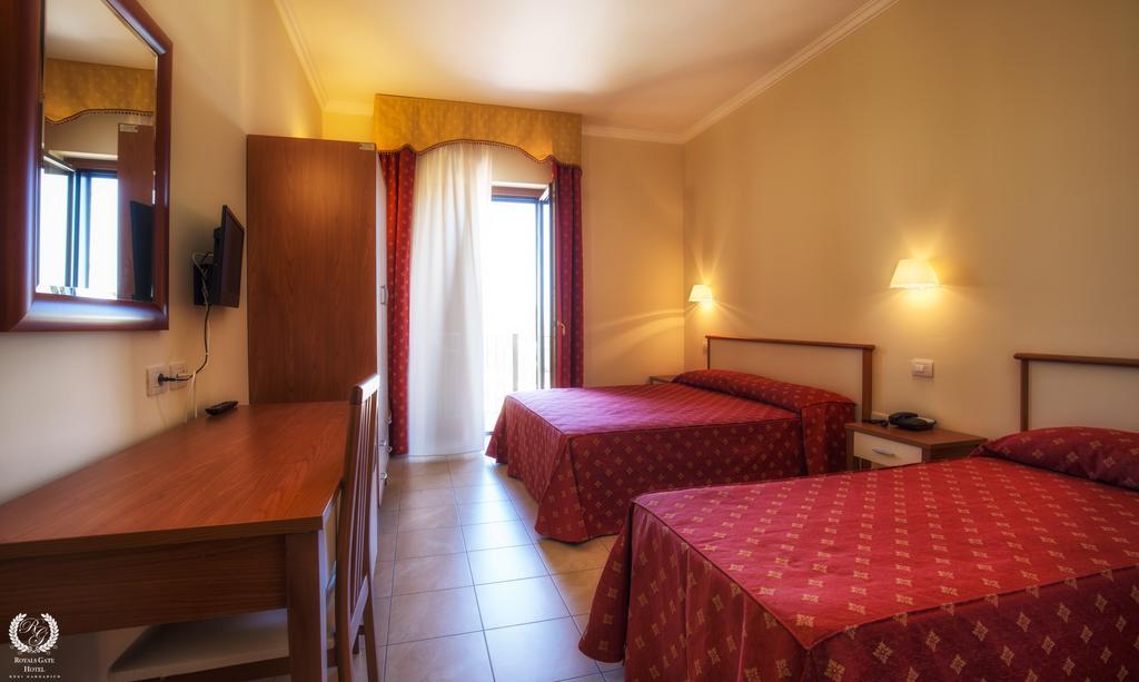 Hotel Royals Gate Rodi Garganico Exterior foto